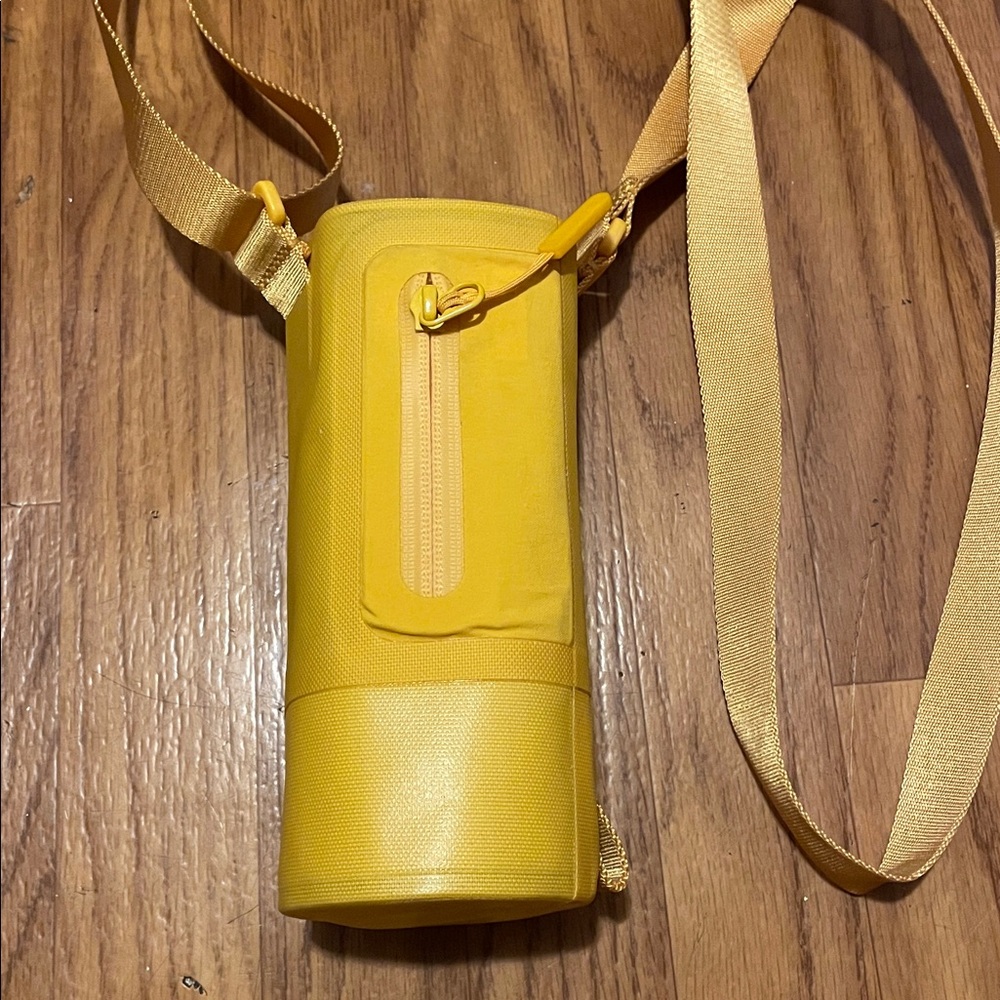 Hydro Flask bottle and Carrier Bundle - Picture 3 of 6